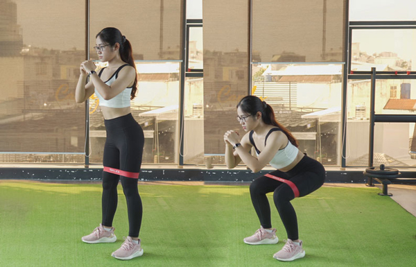 Bài tập Banded Squats