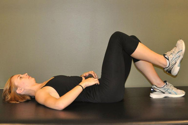 Bài tập giảm mỡ bụng nâng hông kết hợp nâng chân