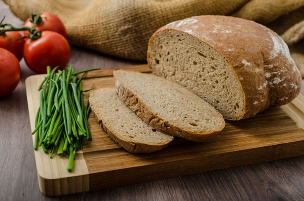 Bánh mì nguyên cám bao nhiêu calo? Cách ăn giảm cân hiệu quả