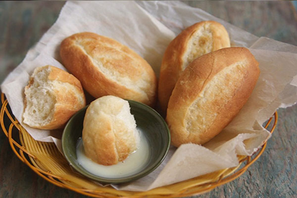 Bánh mì chấm sữa Ông Thọ