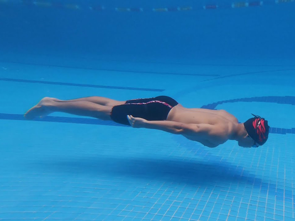 [Chia sẻ] Cách lặn dưới nước đúng kỹ thuật từ các HLV !