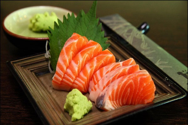 Sashimi cá hồi - món ăn giúp giảm cân hiệu quả