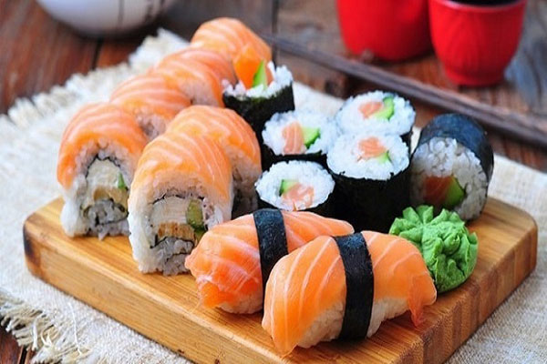 Sushi cá hồi giàu dinh dưỡng