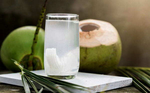 Uống nước dừa nhiều có tốt không? Gây tác dụng phụ không? 