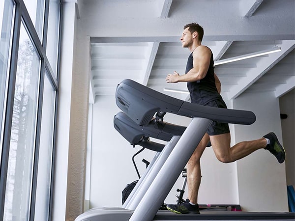 Máy chạy bộ là một trong các loại máy tập gym phổ biến nhất