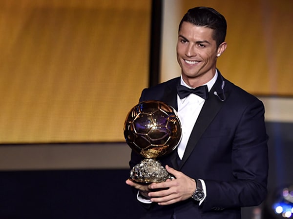Ronaldo nhận phần thưởng trái khoáy bóng vàng FIFA Club World Cup 2016