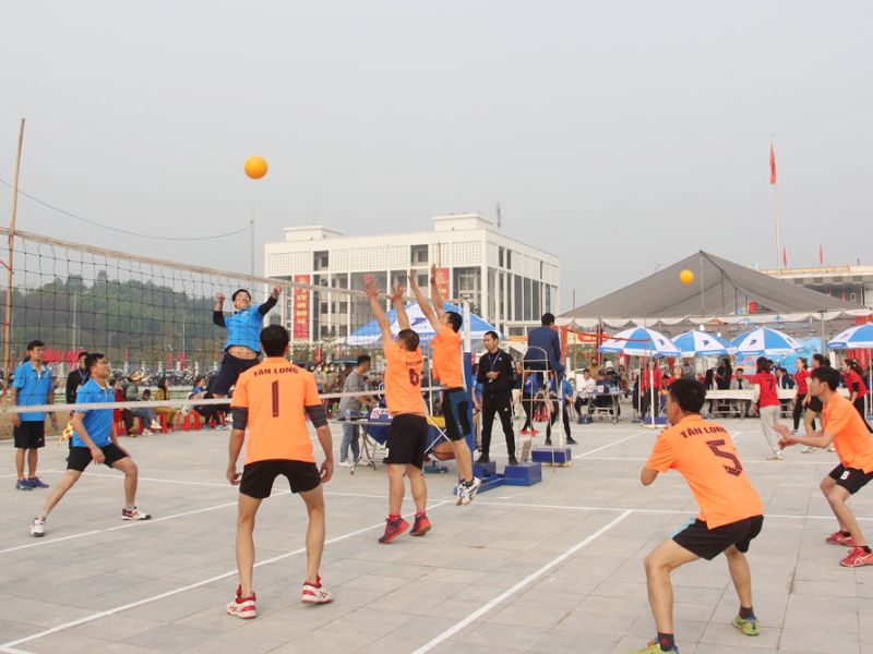 Cách đập bóng chuyền hơi dạng xoáy là một kỹ thuật quan trọng giúp người chơi làm khó đối thủ