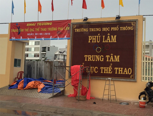 Thi công sân cầu lông tại Trường THPT Phú Lâm - TpHCM !