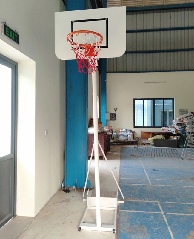 Cột bóng rổ học sinh