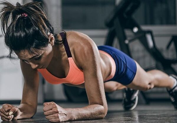 Các chị em nên tập các bài tập cơ ngực để sớm sở hữu vòng 1 như ý.