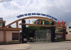 Làm sân cầu lông ở Trường đại học ngân hàng Tp Hồ Chí Minh