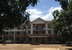 Thi công sân cầu lông ở Trường THPT Phan Chu Trinh, Đắk Lắk