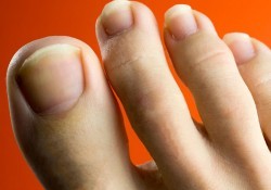 Ngón chân trỏ dài hơn ngón cái thì sao? Giải đoán vận mệnh